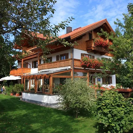 Gaestehaus Burgmayr بيت ضيافة 3*